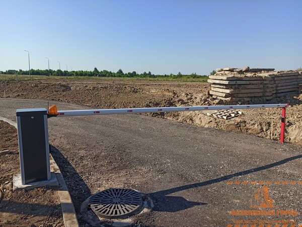 Установка шлагбаума на производство