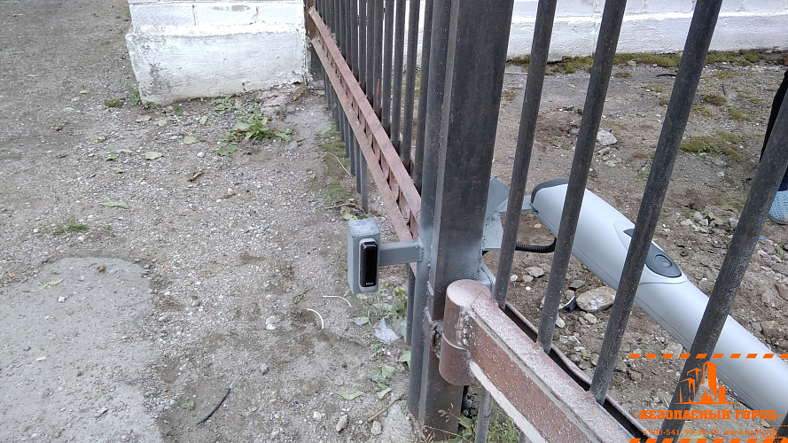 Установка автоматики для распашных ворот в Гусеве